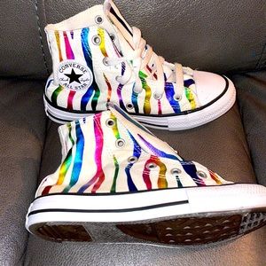 Girls Converse sneakers. Fair condition. Need new shoe strings. Super cute.